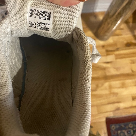 Adidas Original Superstars - Kids size 4.5 = Women’s US size 6 - Picture 6 of 8